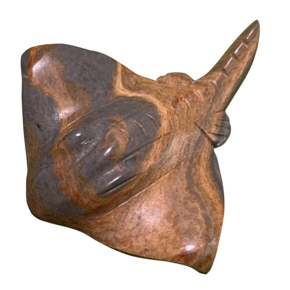 Vintage Stingray Stone Carved Figure Decor Magnet Coastal Beach 2 7/8" x 2 1/2" - Picture 5 of 5